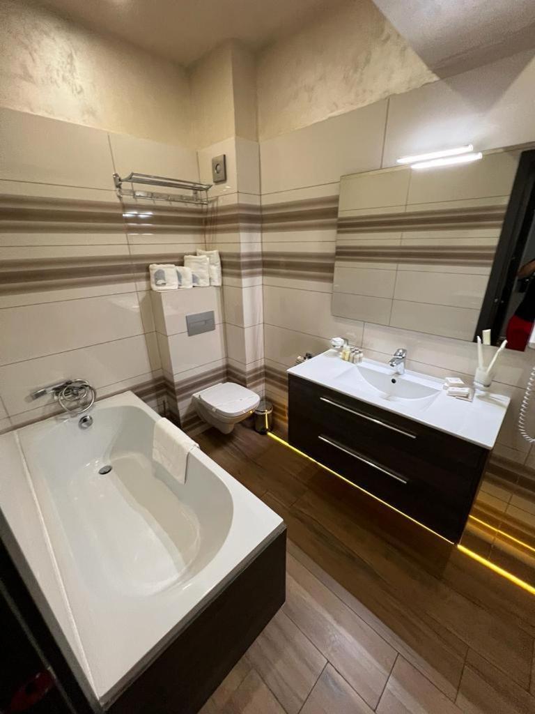 Mamaia White Tower Hotel Ngoại thất bức ảnh